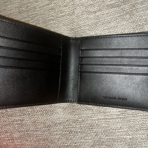 Michael Kors Men bi-fold wallet - Picture 2 of 3
